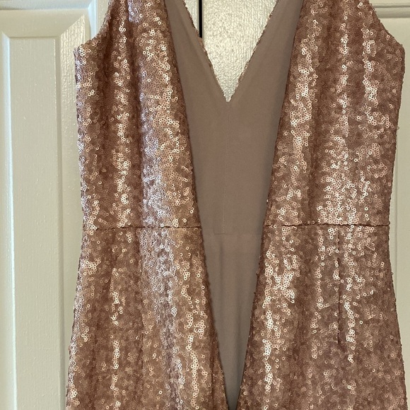 Elegant Pink Sequin Gown in Size XS for Formal Occasions - Picture 9 of 10